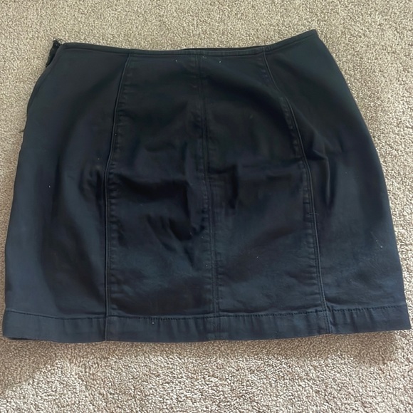 PacSun Dresses & Skirts - Pacsun mini skirt with slit, size 25, black, gently worn